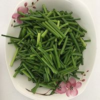 蒜薹炒肉的做法图解1