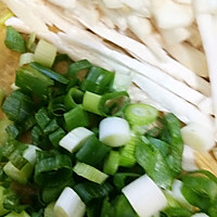 胡萝卜杏鲍菇的做法图解1