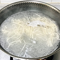 春天的味道，香椿肉末拌面，好吃到舔盘的做法图解11