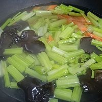 #东古滋味 幸福百味#鸡心炒芹菜的做法图解2