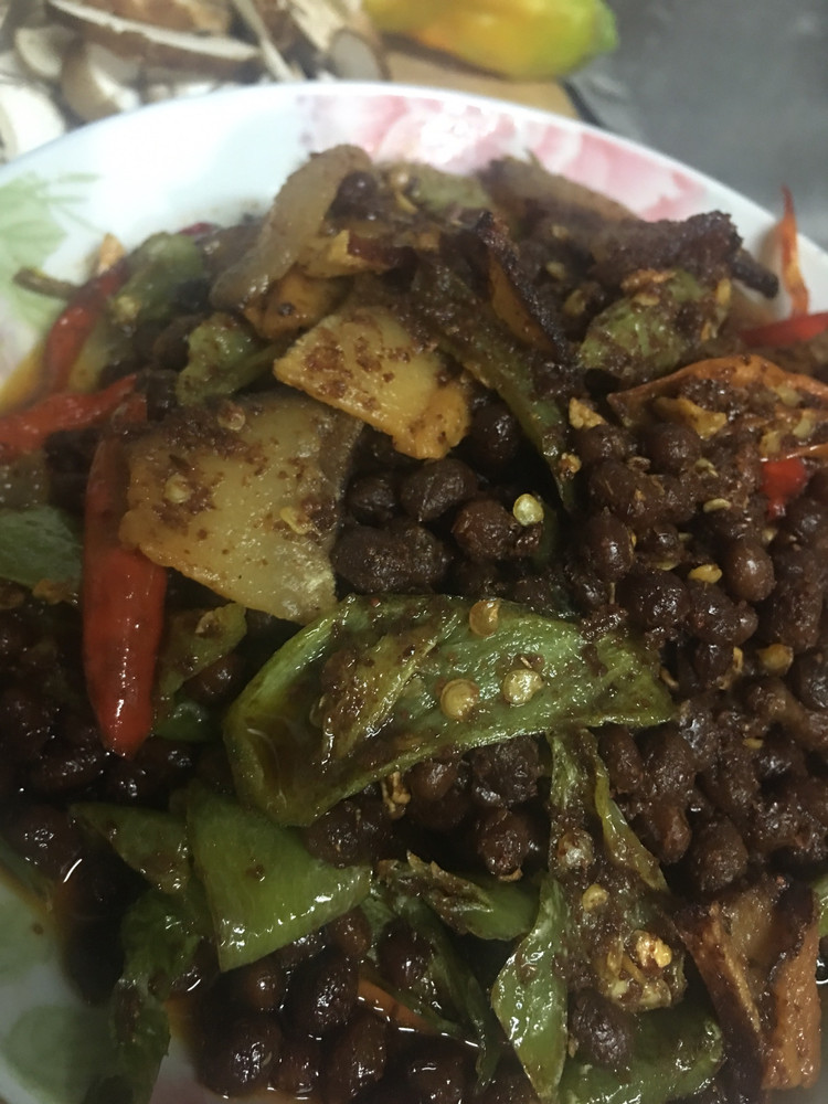 土家菜：豆豉炒腊肉的做法