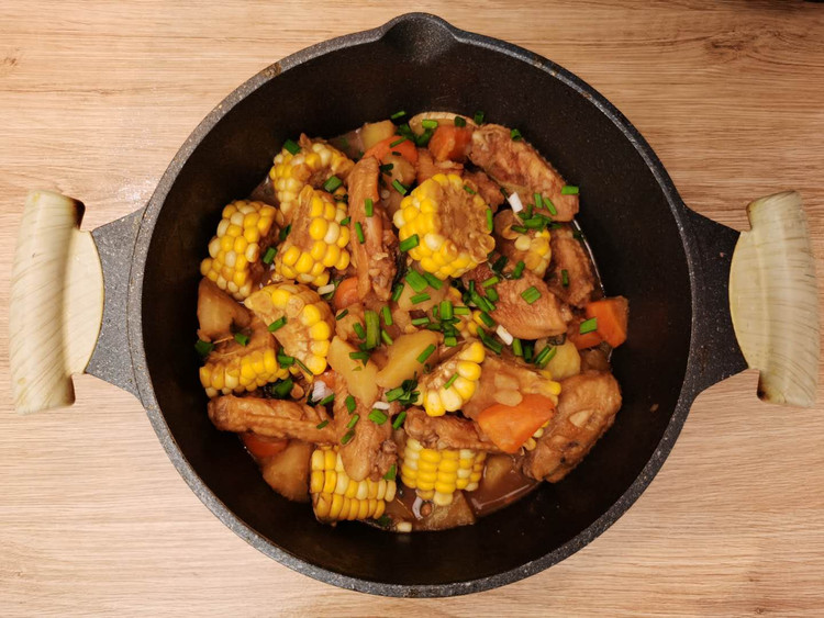 金帝集成灶美食推荐之玉米土豆鸡翅煲的做法