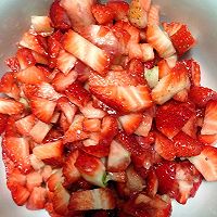 自制美味草莓果酱的做法图解2