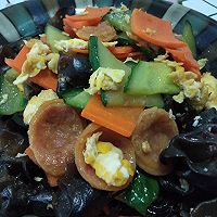 木耳黄瓜炒肠的做法图解5
