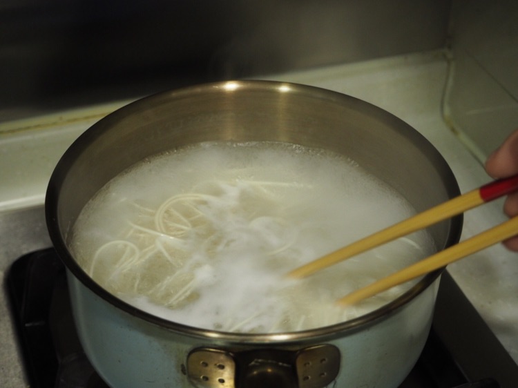 卤蛋香菇肉丝面的做法图解3