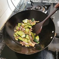 神奇小厨之：黄瓜炒肉片的做法图解5