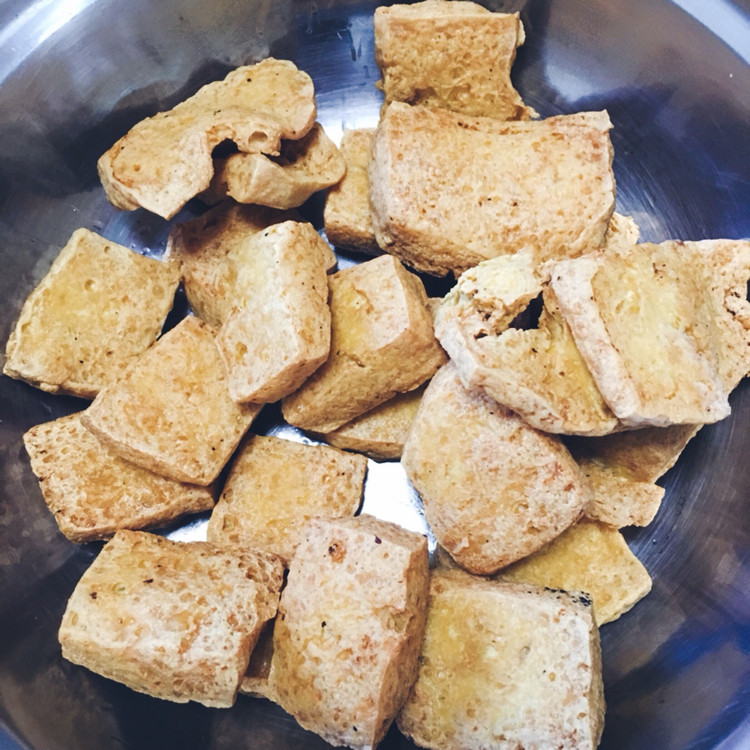 你无论如何无法抗拒的自制食物——炸豆腐泡的做法