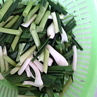 香葱炒香肠的做法图解3