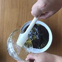 #夏日消暑，非它莫属#不用烤的蛋糕巧克力+芒果慕斯的做法图解5