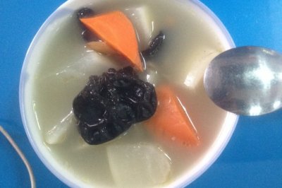 排骨木耳萝卜滋补汤