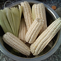 煮玉米的做法图解1