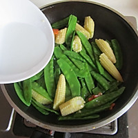 荷兰豆炒玉米笋的做法图解7