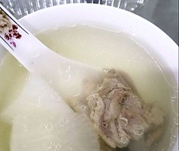 冬季暖胃首选猪骨萝卜胡椒汤的做法