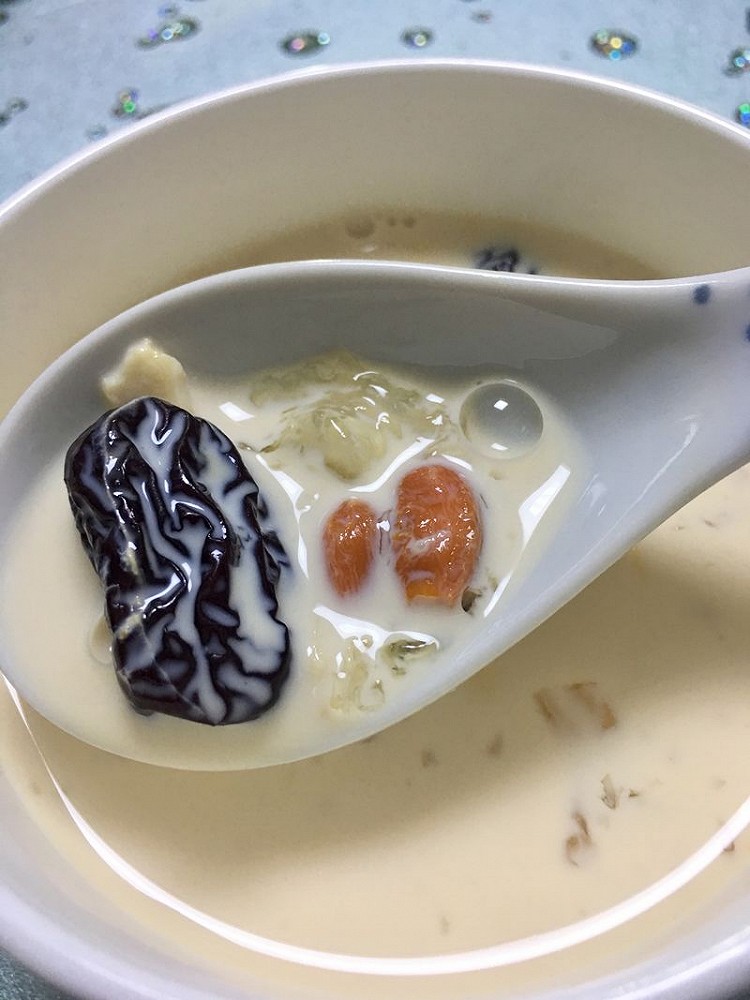燕窝花胶甜汤的做法