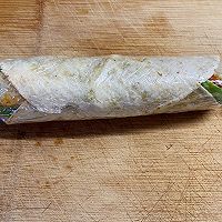 #夏日撩人滋味#过瘾的快手早餐 奥尔良鸡腿卷的做法图解7