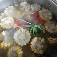 玉米冬瓜胡萝卜排骨汤的做法图解3