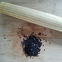 宝宝辅食黑芝麻饭团的做法图解1
