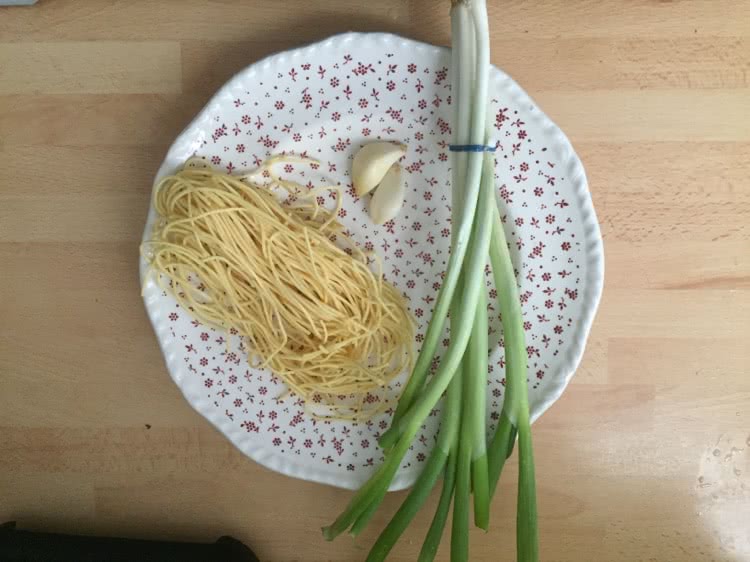 番茄大虾焖面的做法图解3