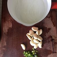 #我们约饭吧#妈，是扇贝不是仙贝 之 蒜蓉粉丝扇贝的做法图解2
