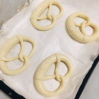 碱水面包-经典碱水结的做法图解12