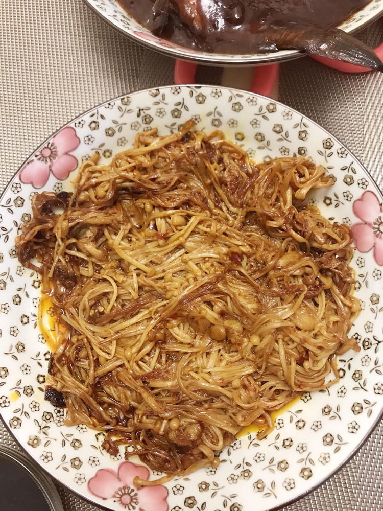 【糖果妈妈的快手菜】下饭又下酒的麻辣金针菇的做法