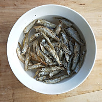 家乡美味～客家芋荷炒鱼干的做法图解4