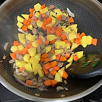 土豆牛肉盖浇面的做法图解5
