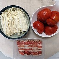番茄肥牛金针菇汤的做法图解1