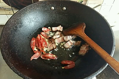 蒜香甘蓝炒腊味