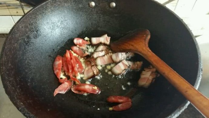 蒜香甘蓝炒腊味