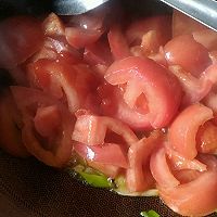 超美味肥牛金针菇番茄面的做法图解2