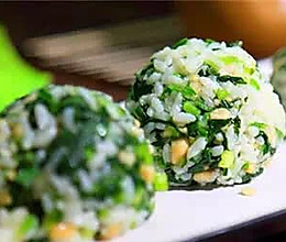 菠菜饭团的做法