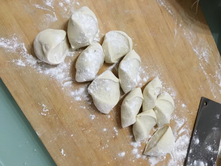 韭菜鸡蛋馅包子的做法图解6