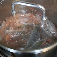 #流感季饮食攻略#丝丝入味的料汁拌鲜虾～的做法图解3