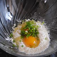腊肠鸡蛋卷#急速早餐#的做法图解4