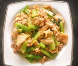 芹菜炒肉的做法