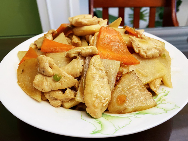 香喷喷的快手菜 蚝油鸡片炒山药的做法