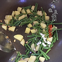 土豆炖豆角#德国MlJl爱心菜#的做法图解6