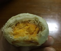 肉松蛋黄酥的做法