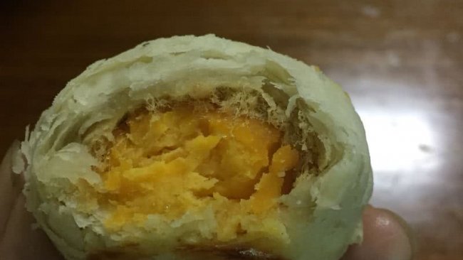 肉松蛋黄酥的做法