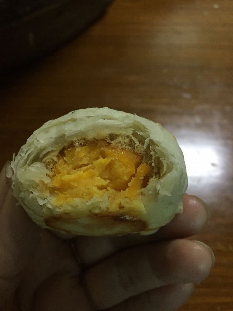 肉松蛋黄酥的做法