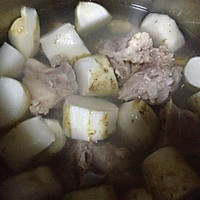 白萝卜淡菜干排骨汤的做法图解4