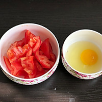 番茄鸡蛋面的做法图解1