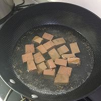 葱爆红白豆腐的做法图解4