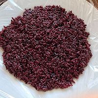 低脂饱腹又美味的紫米饭团的做法图解4