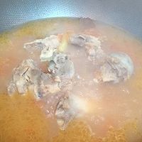 猪骨番茄汤的做法图解5