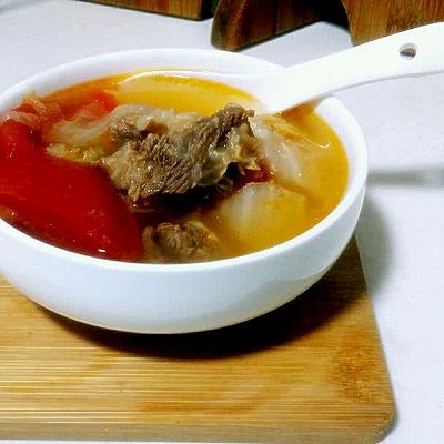 牛肉炖白菜西红柿汤一冬季暖身