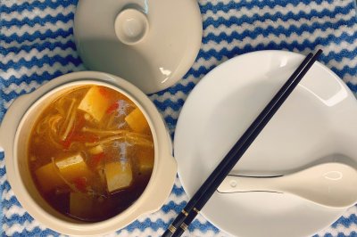 番茄金针菇豆腐瘦肉汤