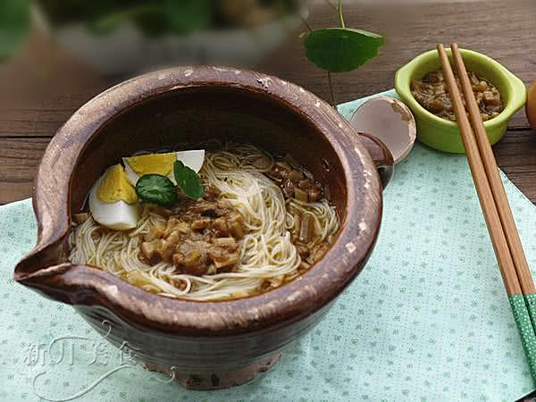 菌菇狂人－－咖喱鲍菇肉末米线