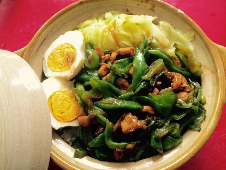 青椒肉丝煲仔饭(一个人也要好好吃饭)的做法